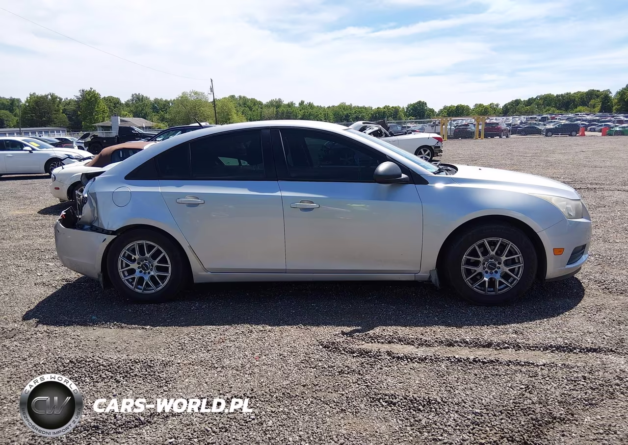 2014 Chevrolet Cruze Ls Auto VIN:1G1PA5SH6E7466292 - 13