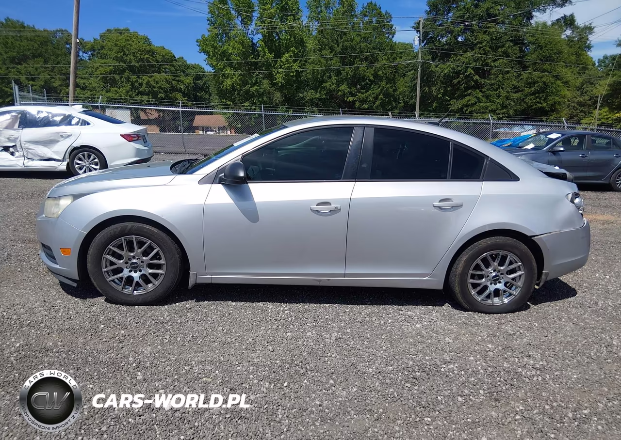 2014 Chevrolet Cruze Ls Auto VIN:1G1PA5SH6E7466292 - 14
