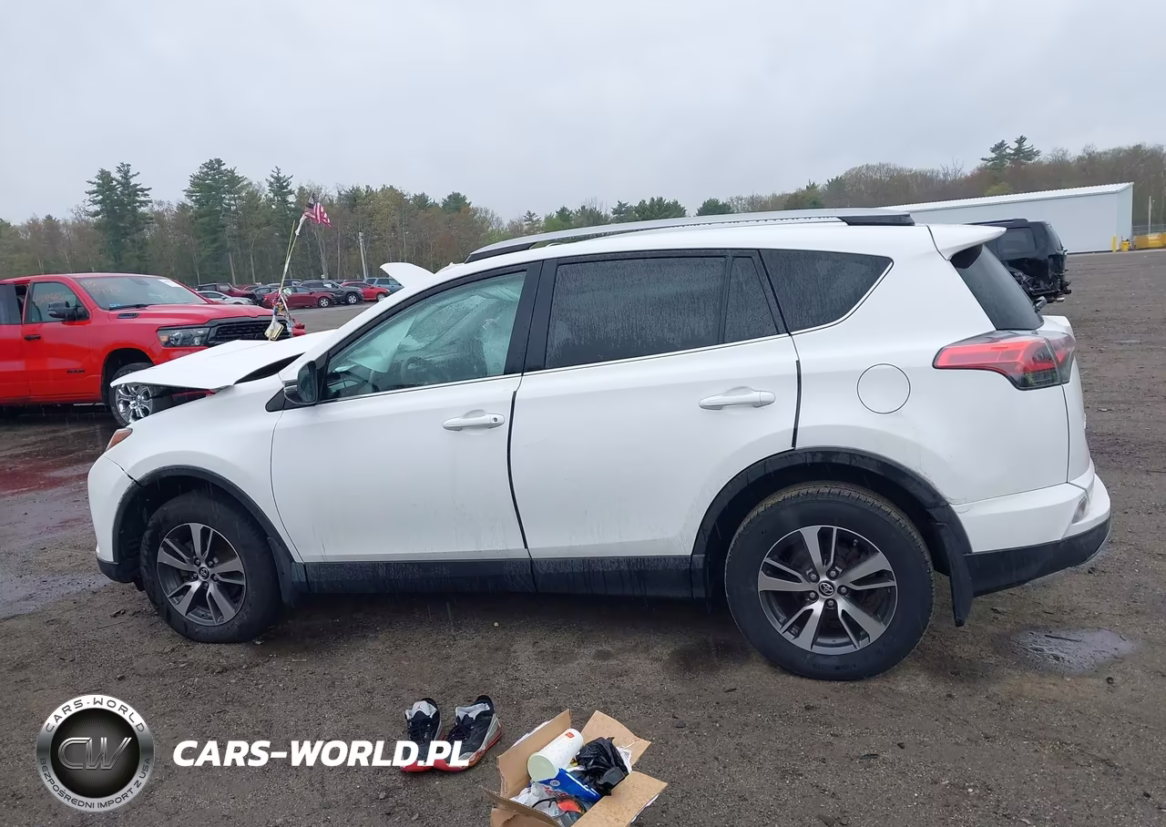 2018 Toyota Rav4 Xle VIN:2T3RFREV5JW749453 - 15