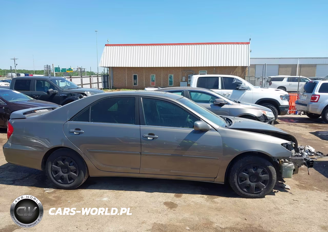 2003 Toyota Camry Le VIN:4T1BE32KX3U678919 - 14