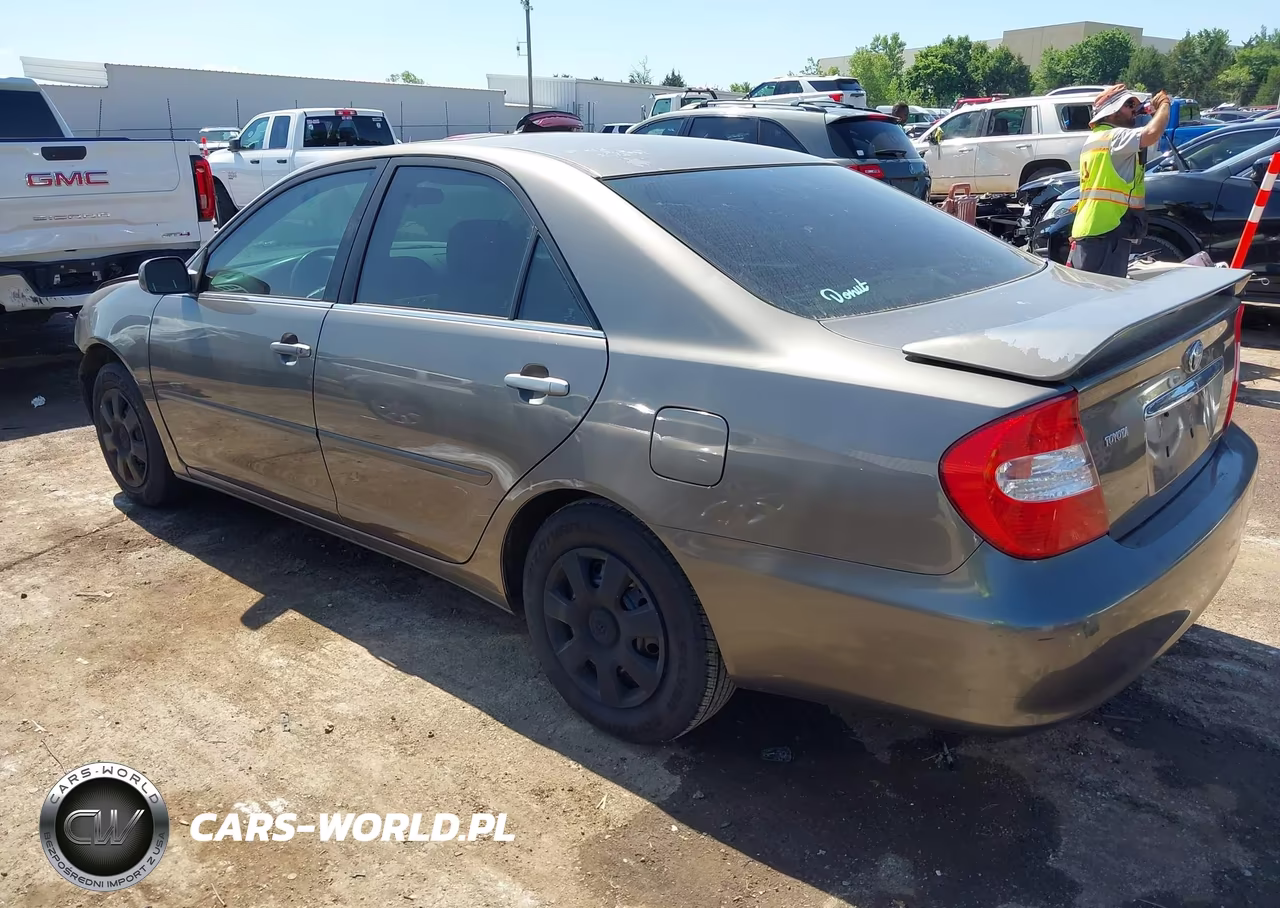 2003 Toyota Camry Le VIN:4T1BE32KX3U678919 - 3