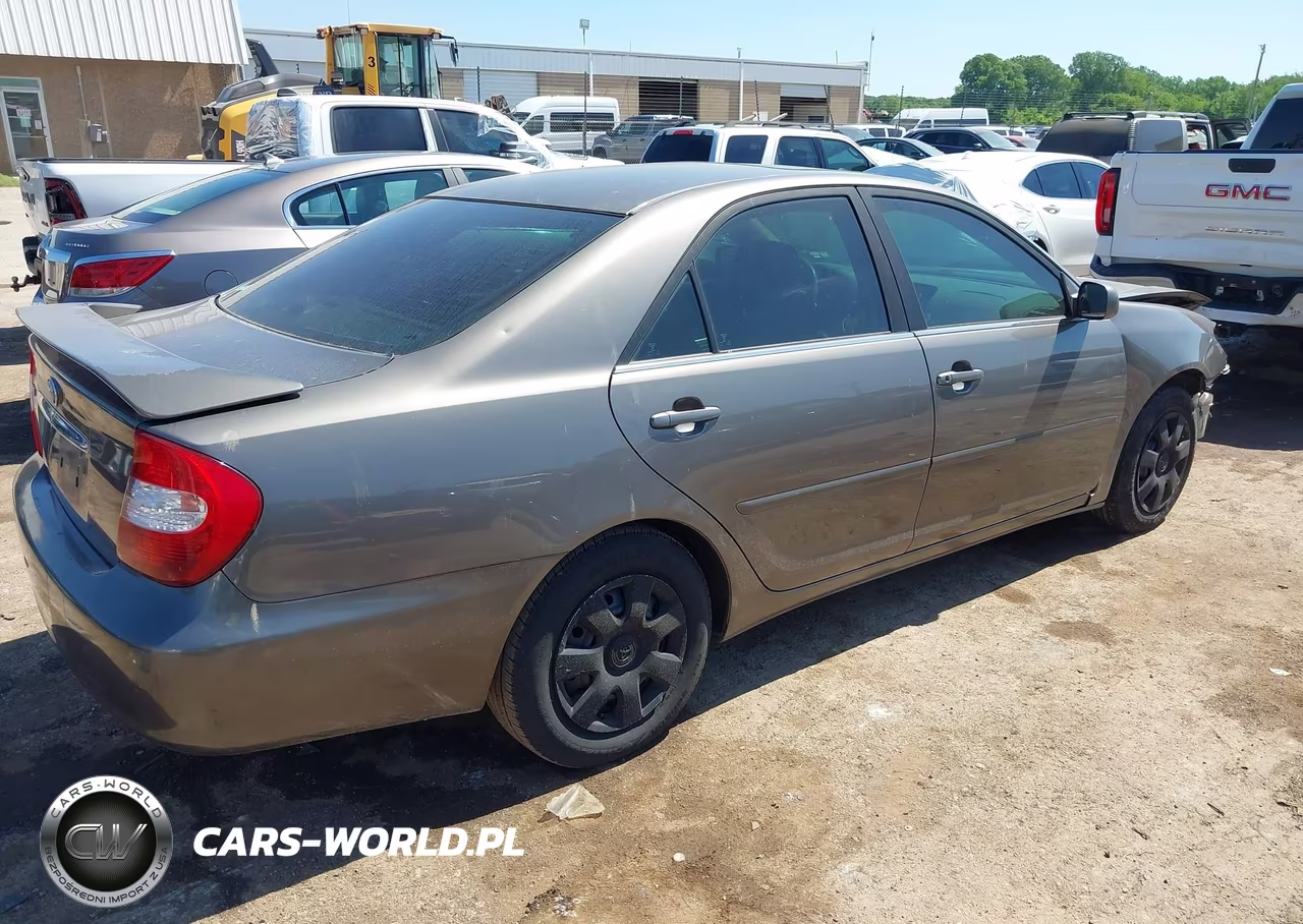 2003 Toyota Camry Le VIN:4T1BE32KX3U678919 - 4