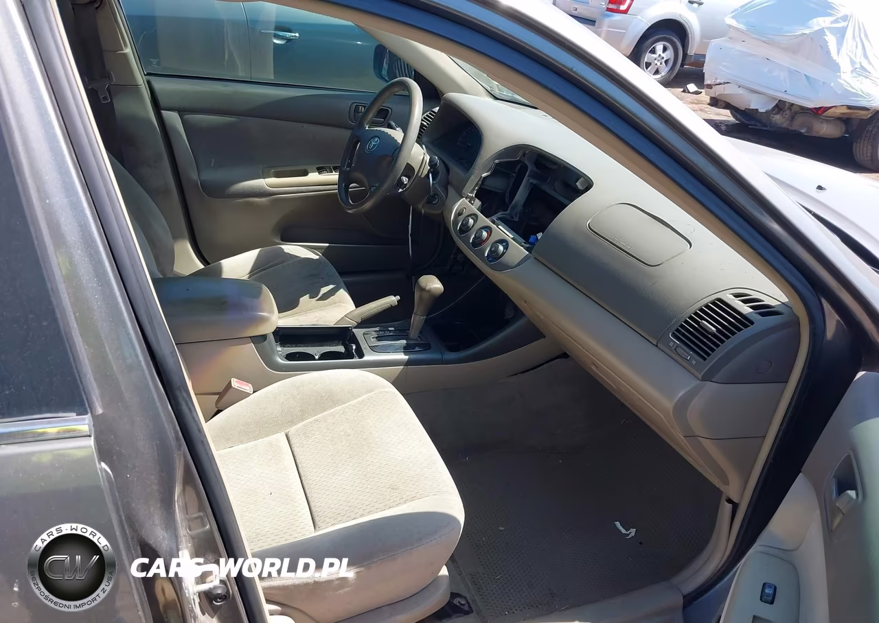 2003 Toyota Camry Le VIN:4T1BE32KX3U678919 - 5