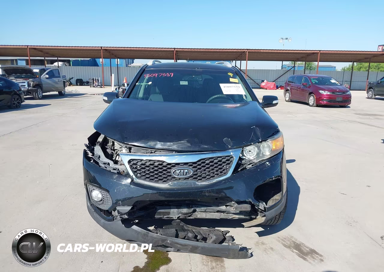 2011 Kia Sorento Lx VIN:5XYKTCA18BG070139 - 12