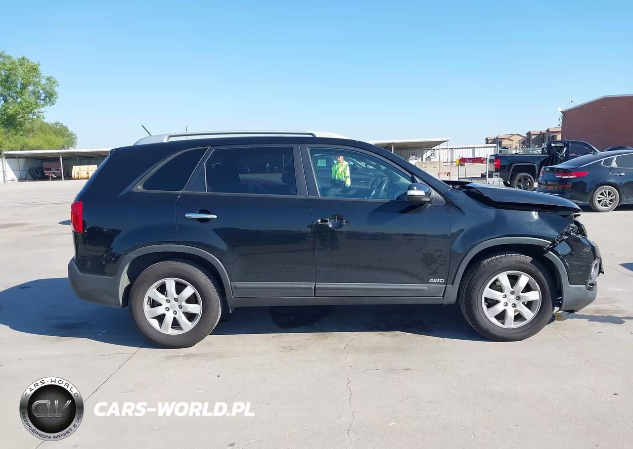 2011 Kia Sorento Lx VIN:5XYKTCA18BG070139 - 13