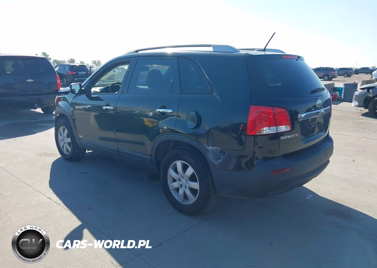 2011 Kia Sorento Lx VIN:5XYKTCA18BG070139 - 3