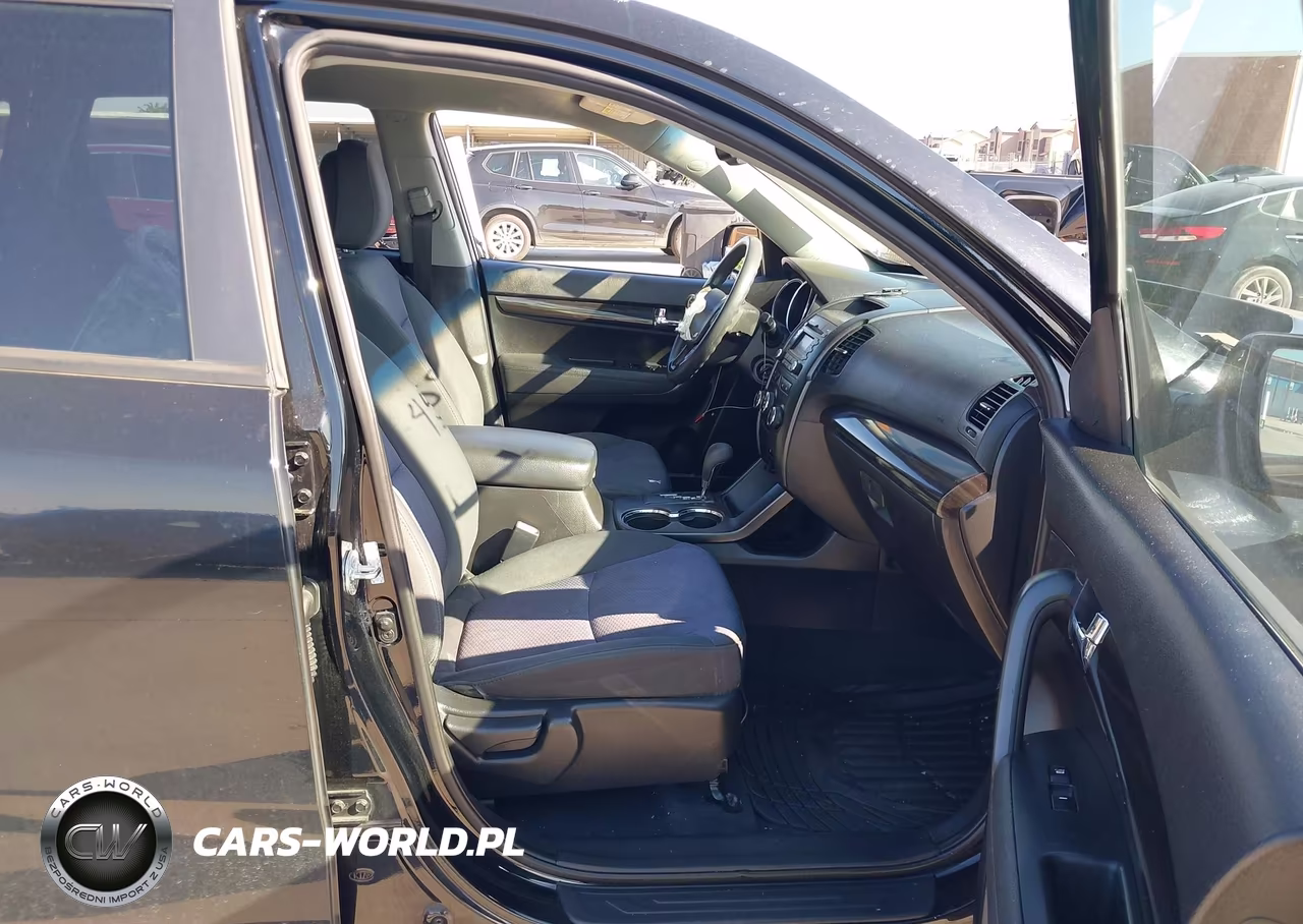2011 Kia Sorento Lx VIN:5XYKTCA18BG070139 - 5