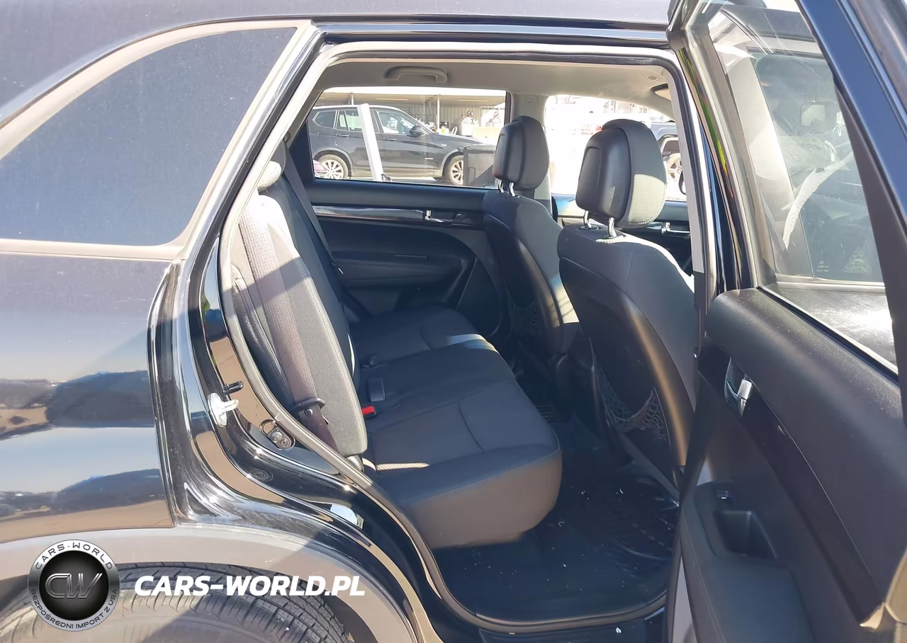 2011 Kia Sorento Lx VIN:5XYKTCA18BG070139 - 8