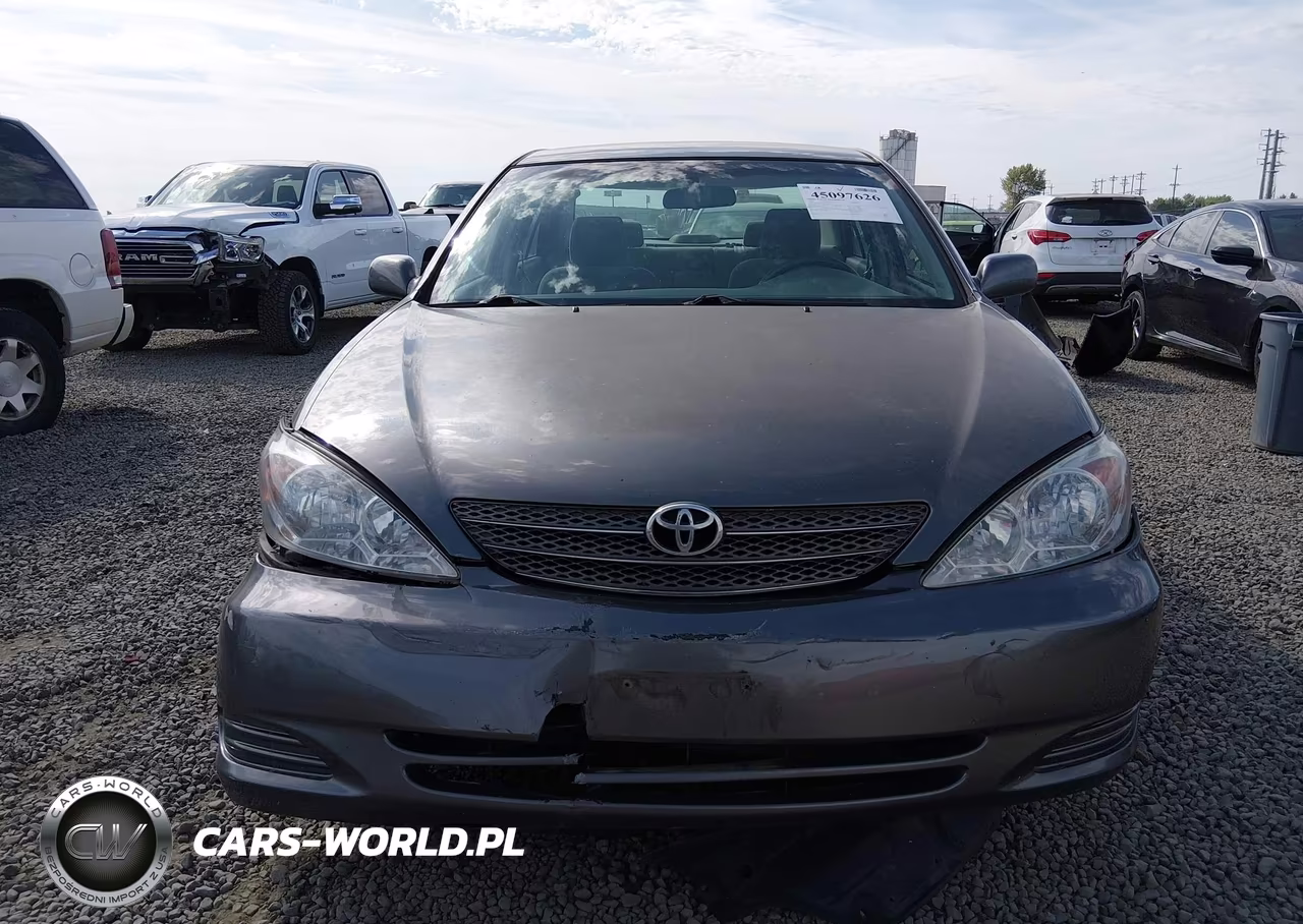 2002 Toyota Camry Le VIN:JTDBE32K420136371 - 12