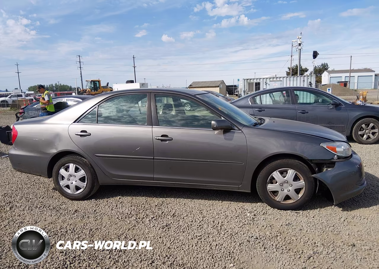 2002 Toyota Camry Le VIN:JTDBE32K420136371 - 13