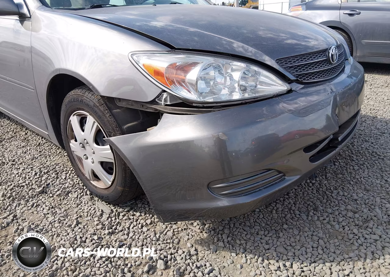 2002 Toyota Camry Le VIN:JTDBE32K420136371 - 17