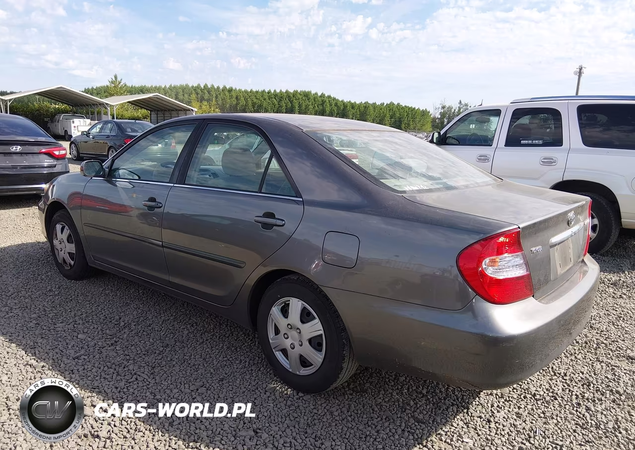 2002 Toyota Camry Le VIN:JTDBE32K420136371 - 3