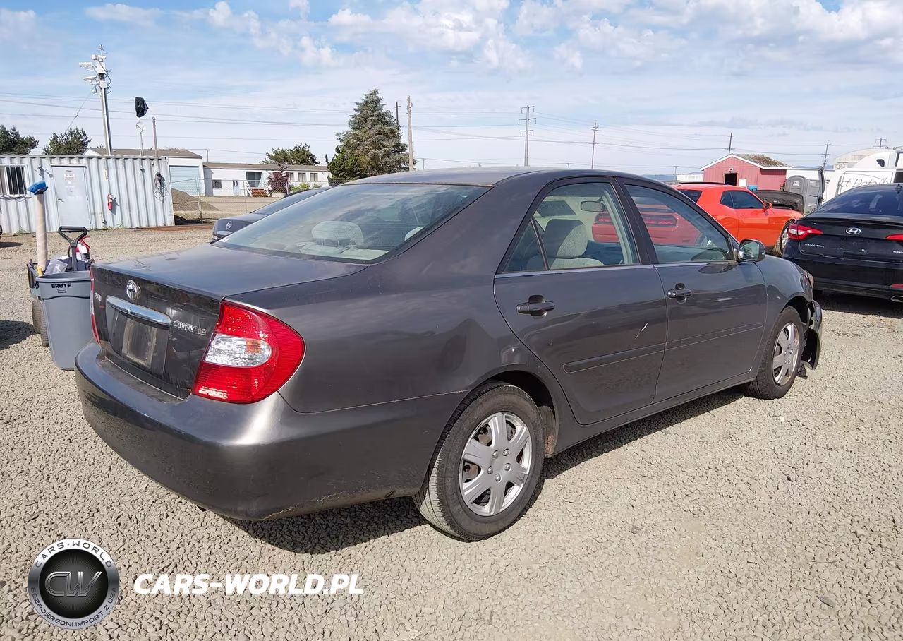 2002 Toyota Camry Le VIN:JTDBE32K420136371 - 4