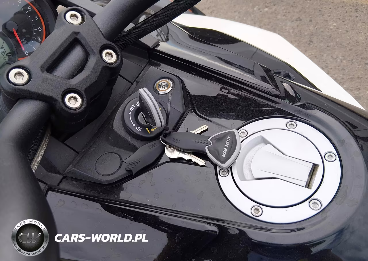 2015 Can-Am Spyder Roadster F3-F3-S VIN:2BXRDCD2XFV001008 - 11