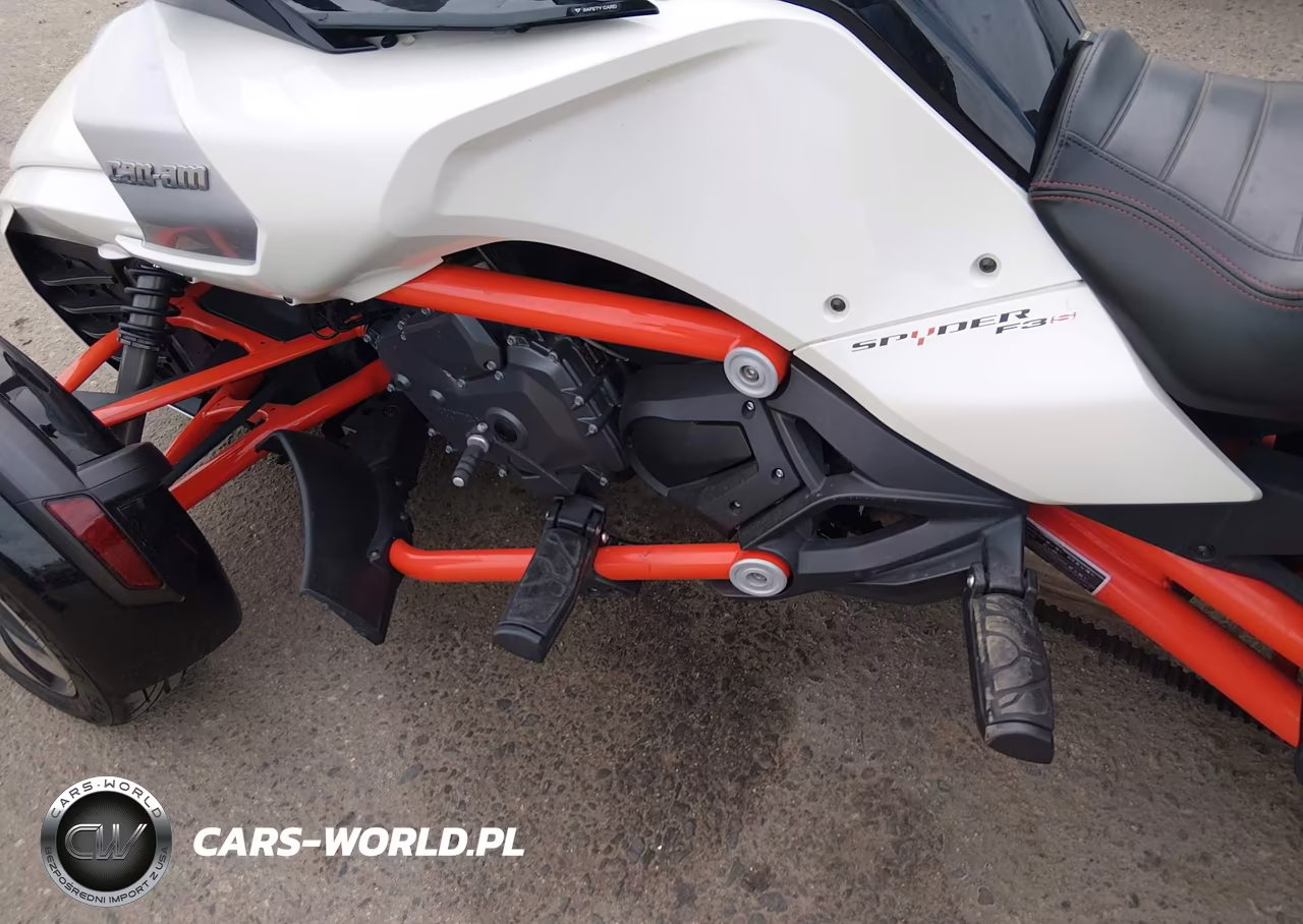 2015 Can-Am Spyder Roadster F3-F3-S VIN:2BXRDCD2XFV001008 - 9