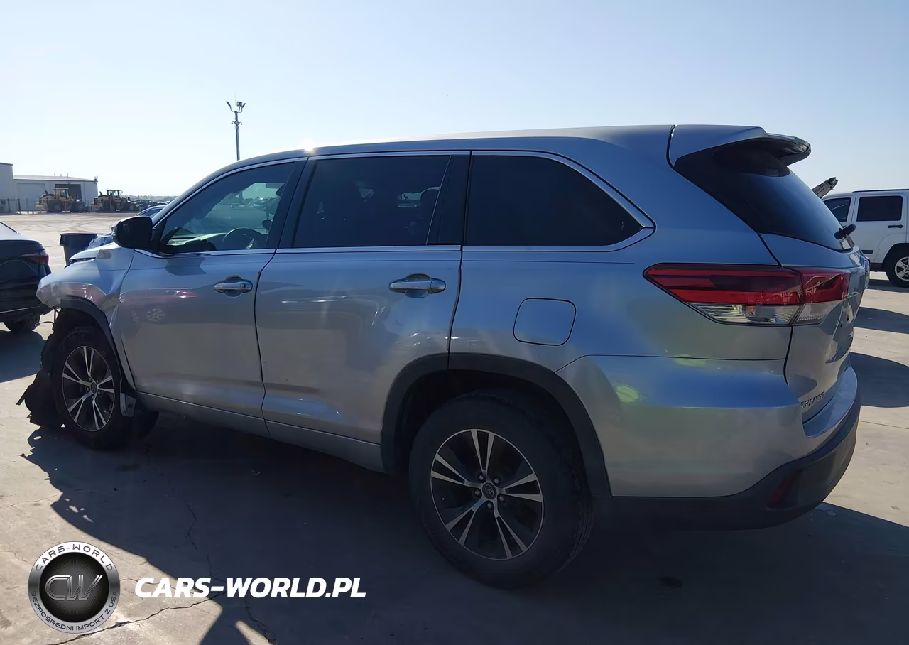 2018 Toyota Highlander Le VIN:5TDZARFH8JS041822 - 15