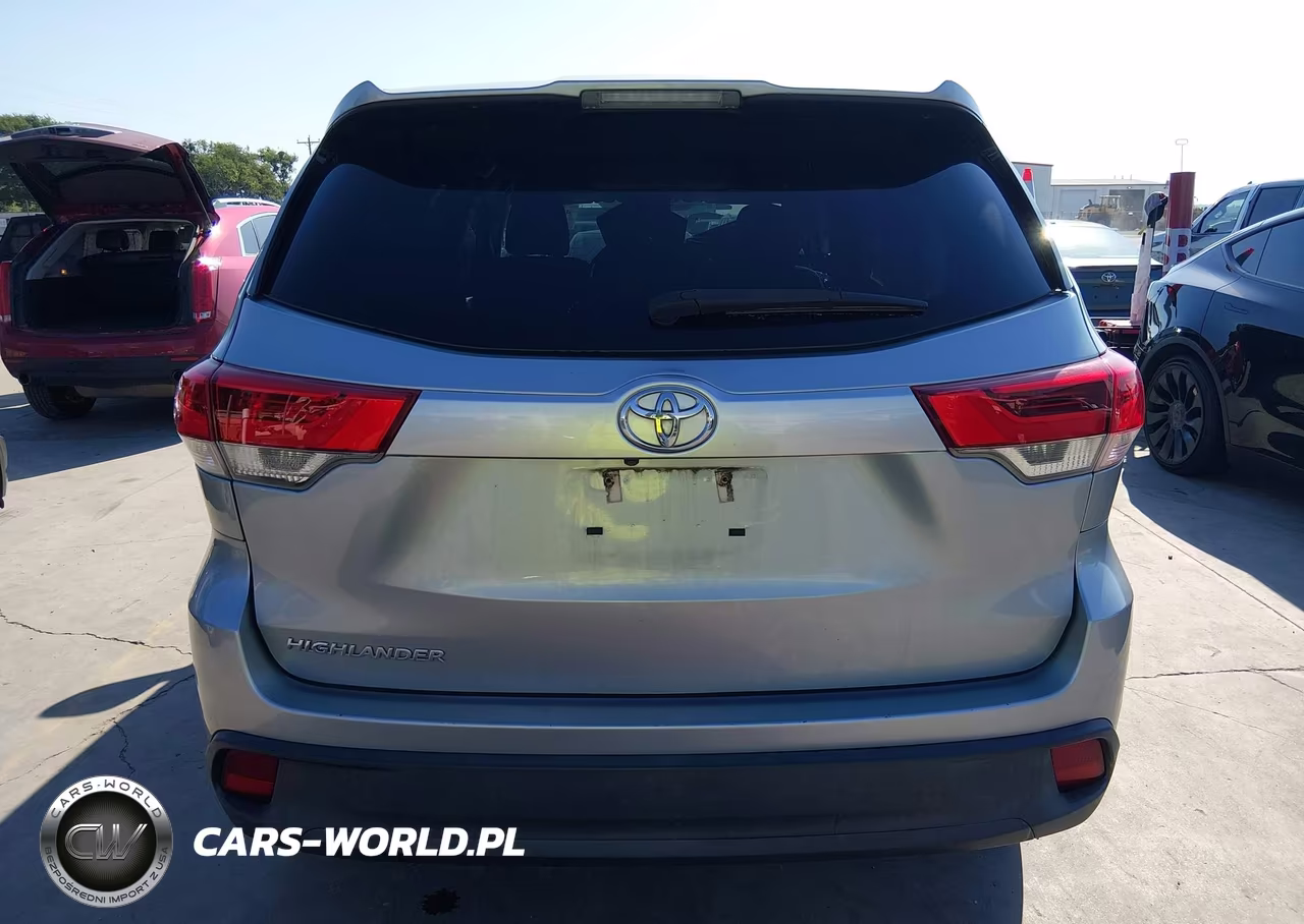2018 Toyota Highlander Le VIN:5TDZARFH8JS041822 - 17