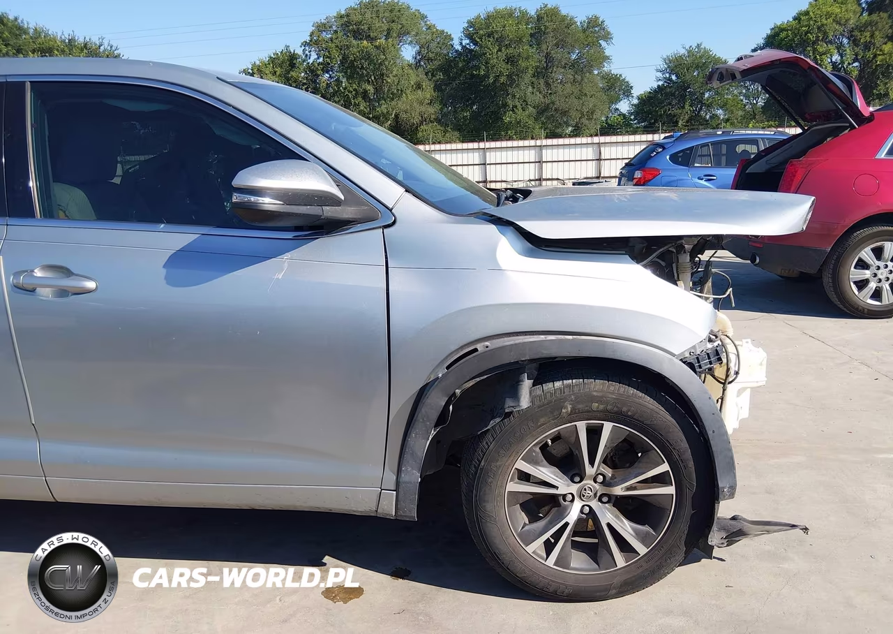 2018 Toyota Highlander Le VIN:5TDZARFH8JS041822 - 18