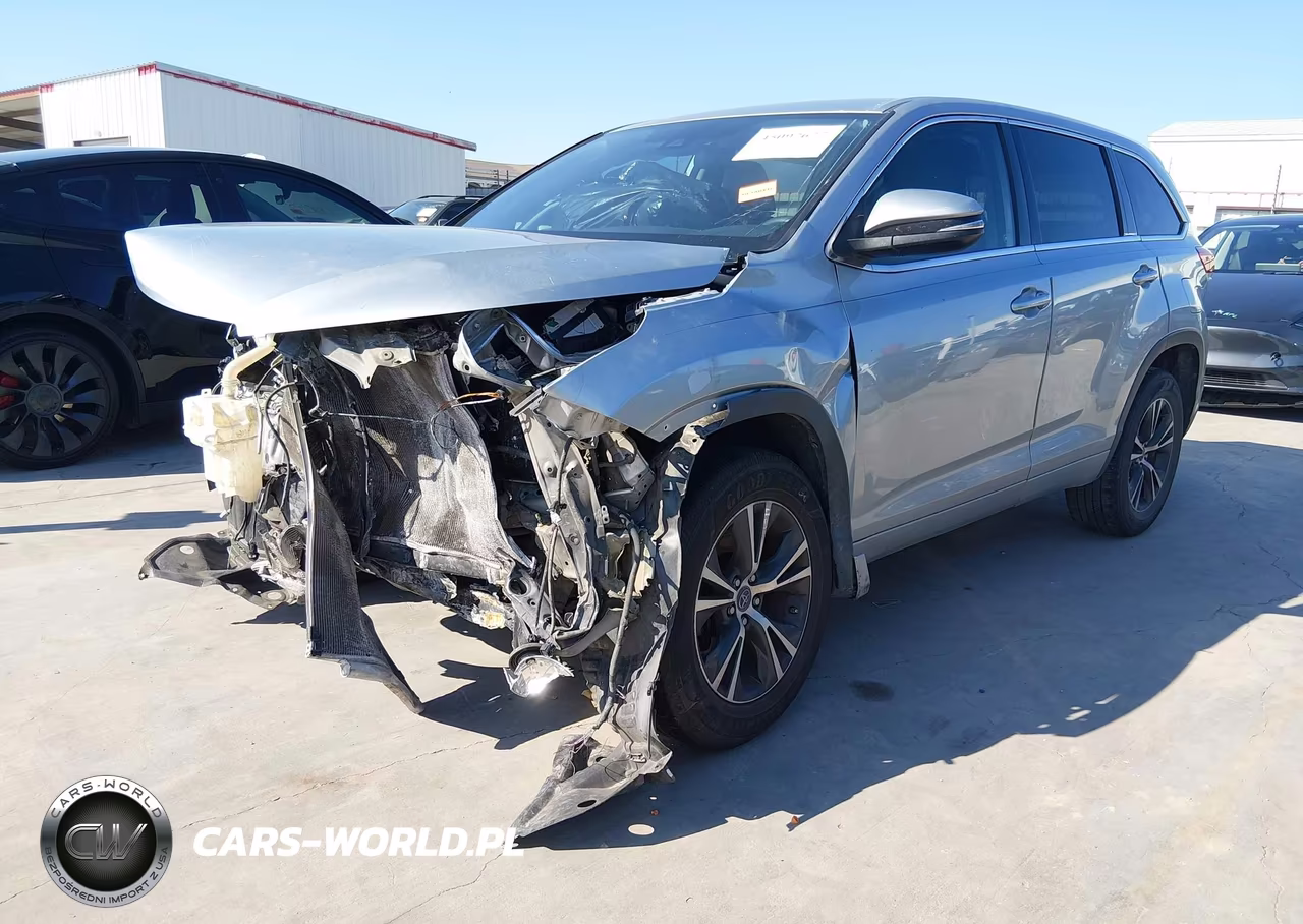 2018 Toyota Highlander Le VIN:5TDZARFH8JS041822 - 2