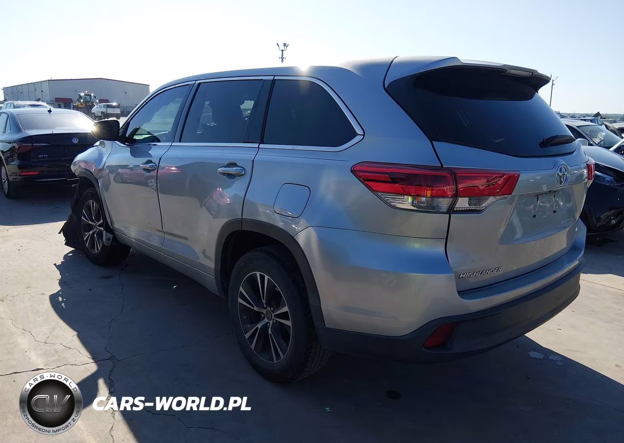 2018 Toyota Highlander Le VIN:5TDZARFH8JS041822 - 3