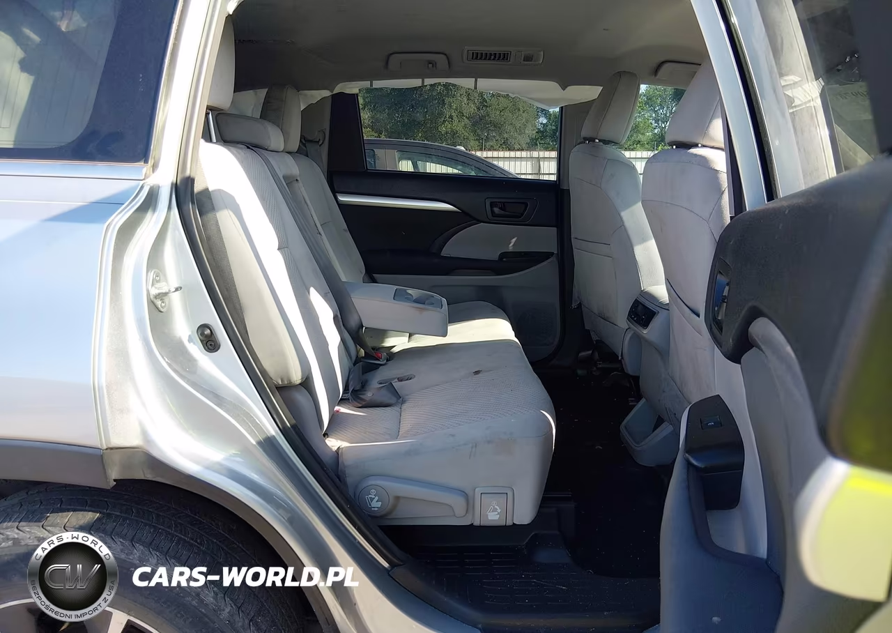 2018 Toyota Highlander Le VIN:5TDZARFH8JS041822 - 8
