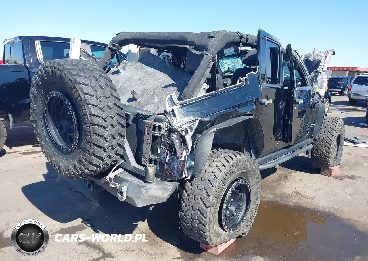 2015 Jeep Wrangler Unlimited Rubicon VIN:1C4HJWFG4FL682220 - 4
