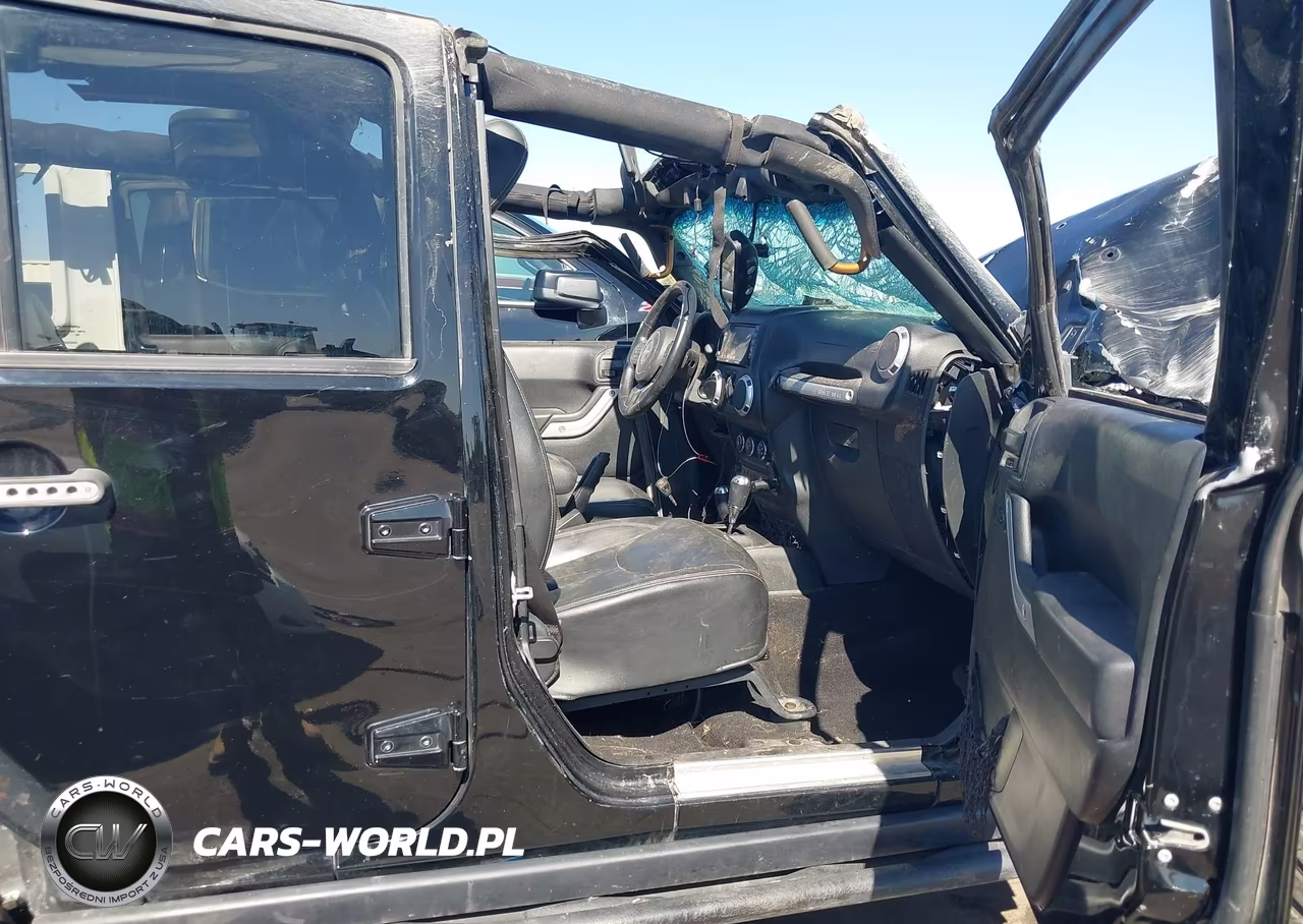2015 Jeep Wrangler Unlimited Rubicon VIN:1C4HJWFG4FL682220 - 5