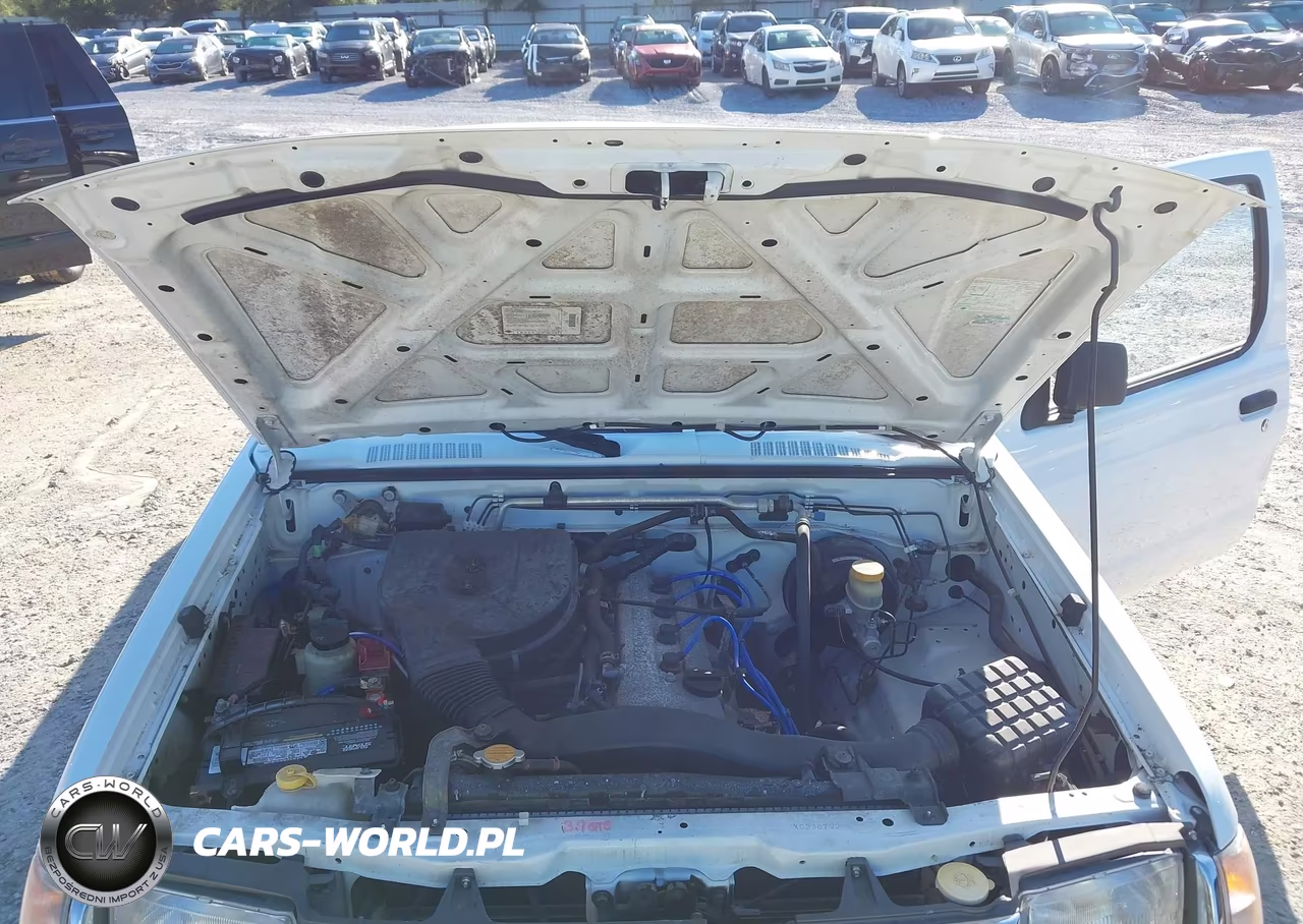 1999 Nissan Frontier Xe VIN:1N6DD21S9XC330792 - 10