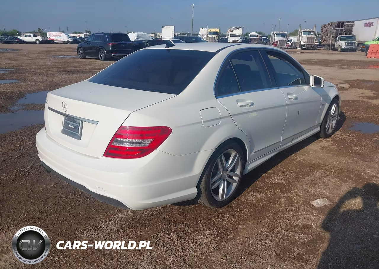 2012 Mercedes-Benz C 250 Luxury-Sport VIN:WDDGF4HB6CA609284 - 4