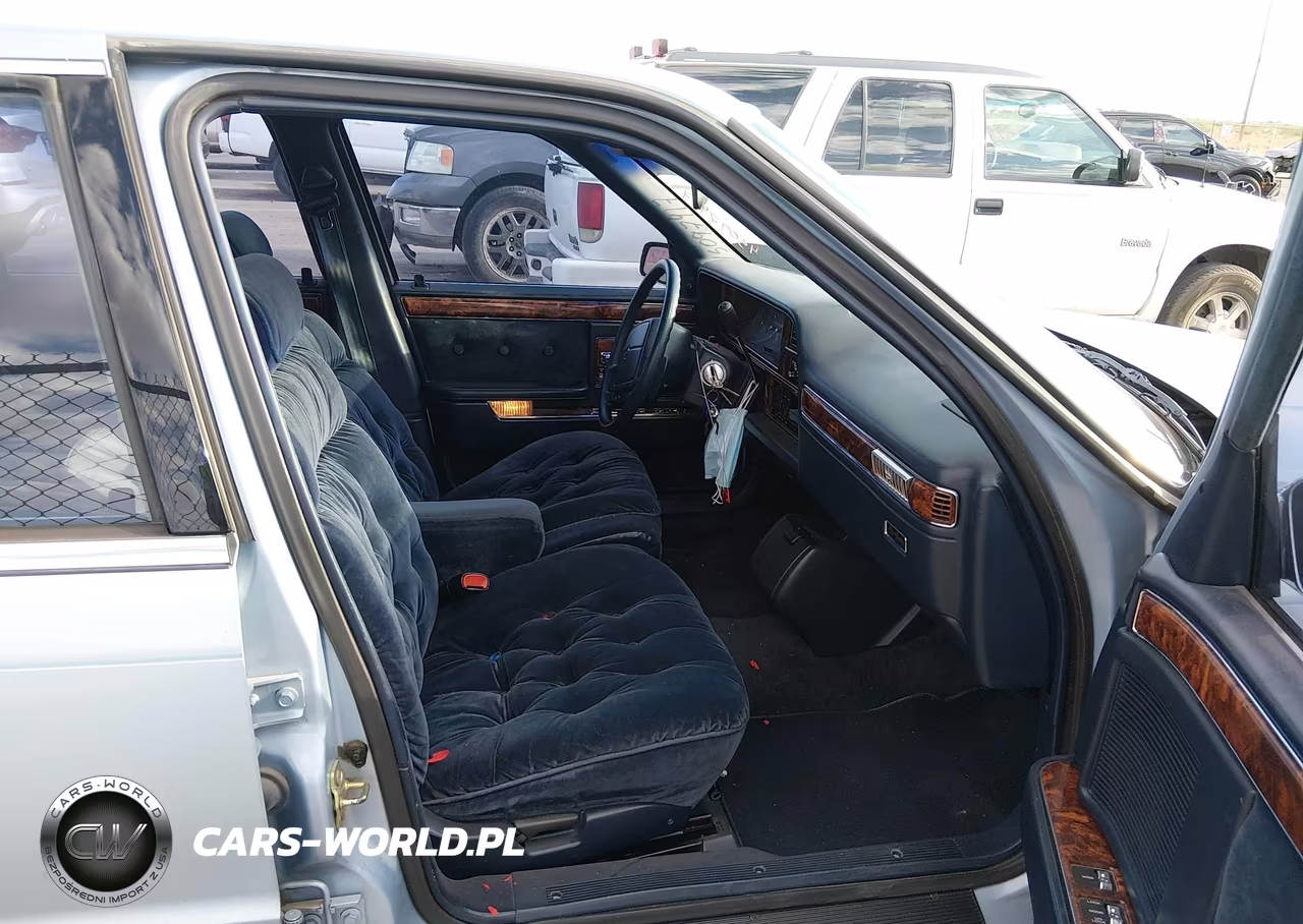 1993 Chrysler New Yorker C-Body Salon VIN:1C3XC66R2PD174870 - 5
