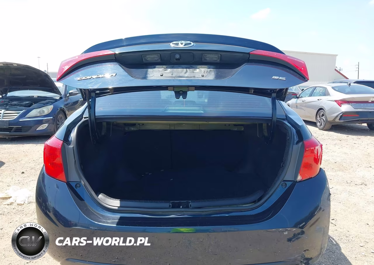 2018 Toyota Corolla Se VIN:5YFBURHE2JP839611 - 17