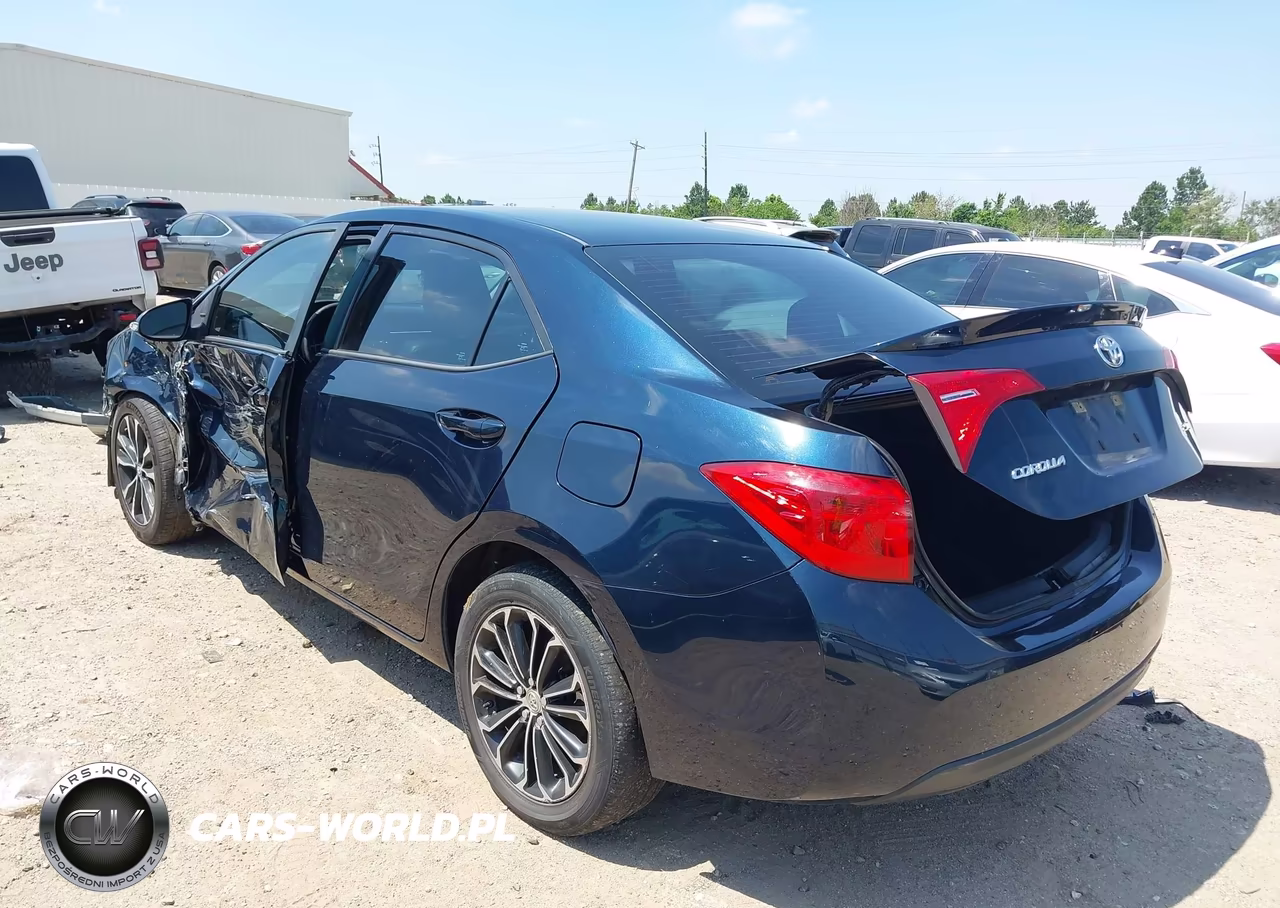 2018 Toyota Corolla Se VIN:5YFBURHE2JP839611 - 3