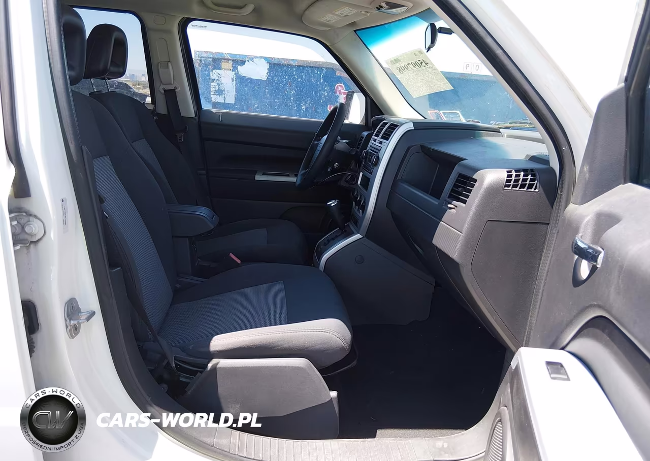 2008 Jeep Patriot Sport VIN:1J8FT28W38D775945 - 5