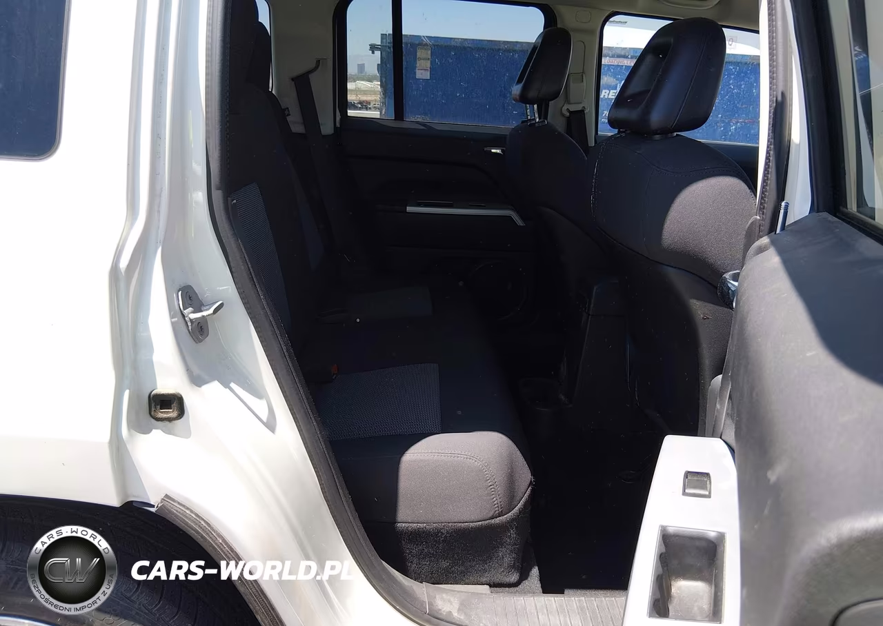 2008 Jeep Patriot Sport VIN:1J8FT28W38D775945 - 8