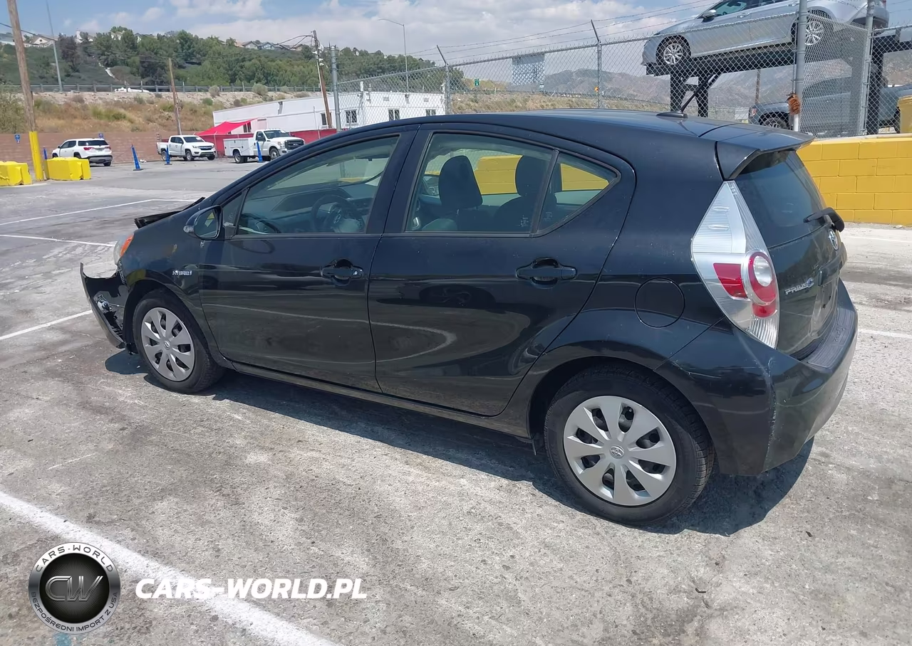 2014 Toyota Prius C Three VIN:JTDKDTB3XE1076493 - 13