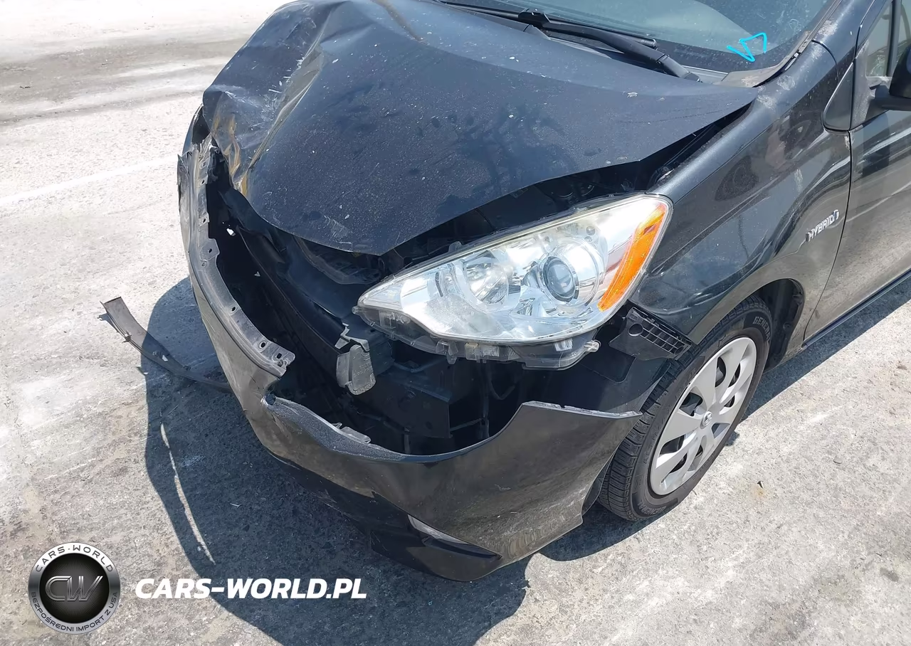 2014 Toyota Prius C Three VIN:JTDKDTB3XE1076493 - 16