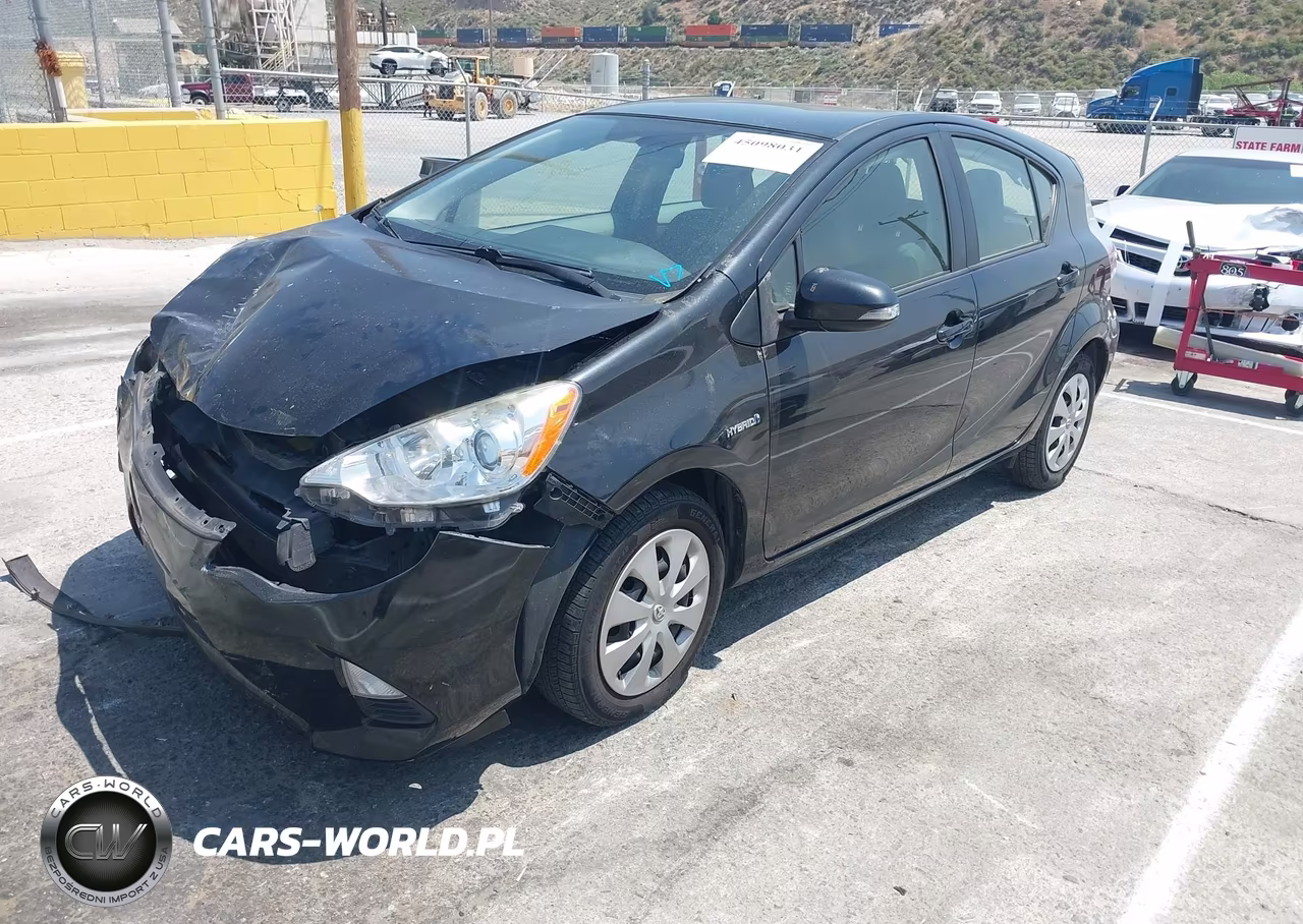 2014 Toyota Prius C Three VIN:JTDKDTB3XE1076493 - 2