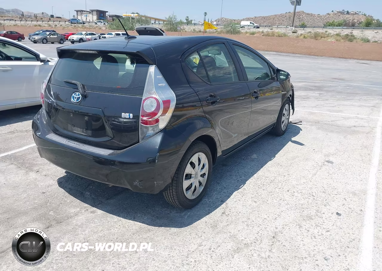 2014 Toyota Prius C Three VIN:JTDKDTB3XE1076493 - 4