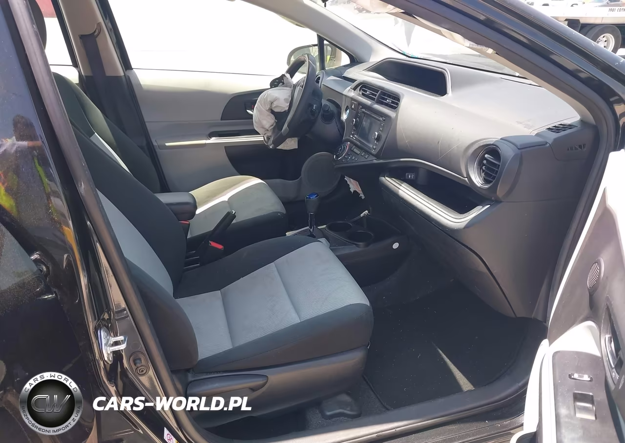 2014 Toyota Prius C Three VIN:JTDKDTB3XE1076493 - 5