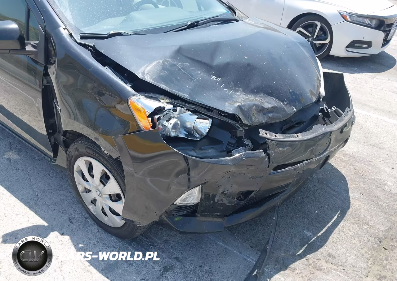 2014 Toyota Prius C Three VIN:JTDKDTB3XE1076493 - 6
