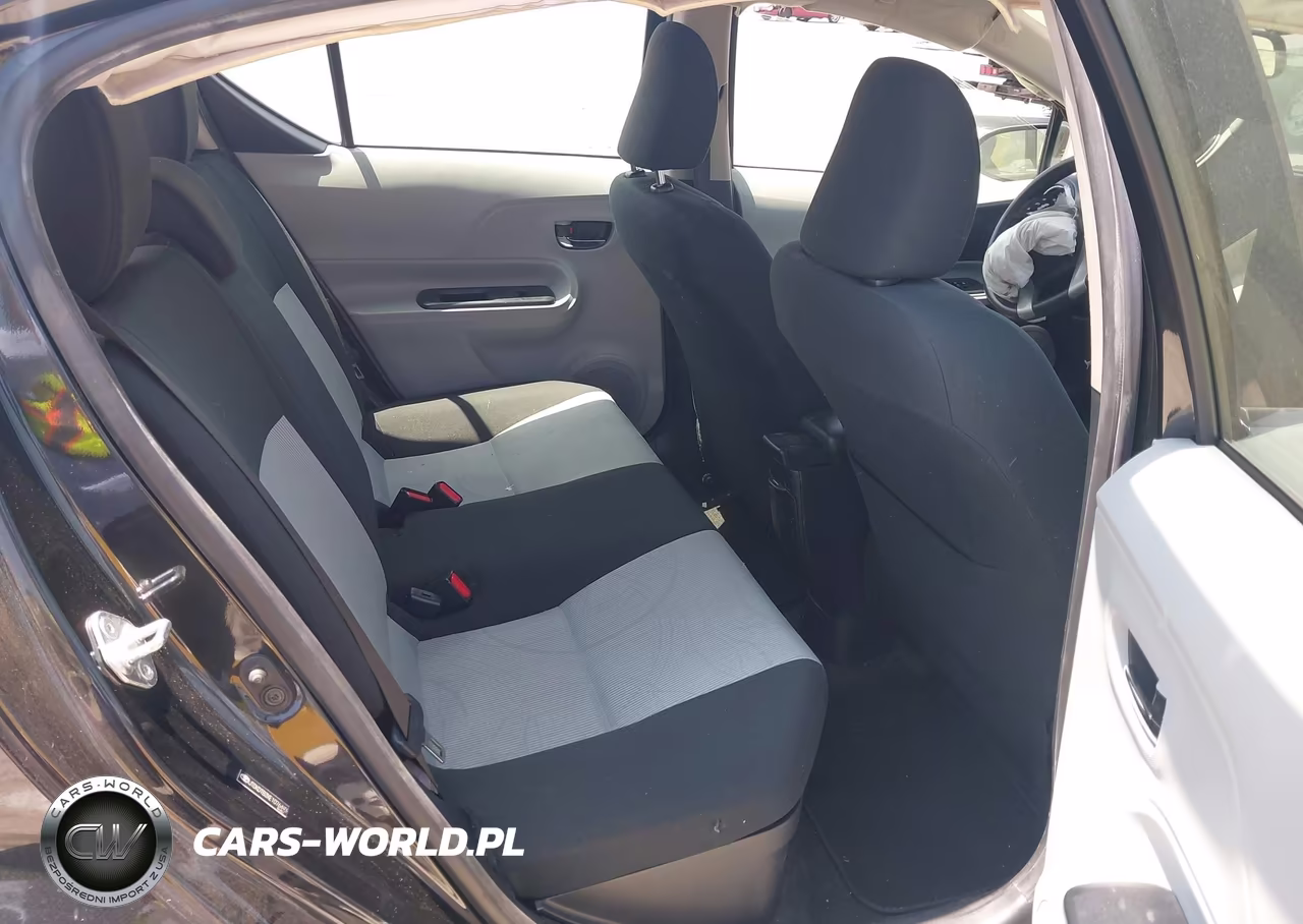 2014 Toyota Prius C Three VIN:JTDKDTB3XE1076493 - 8