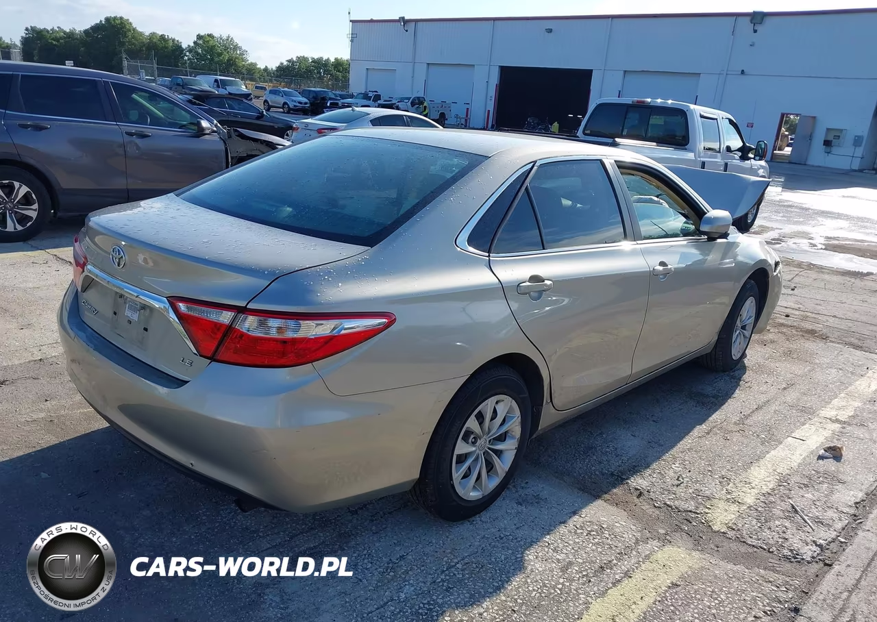 2017 Toyota Camry Le VIN:4T1BF1FK2HU733673 - 4