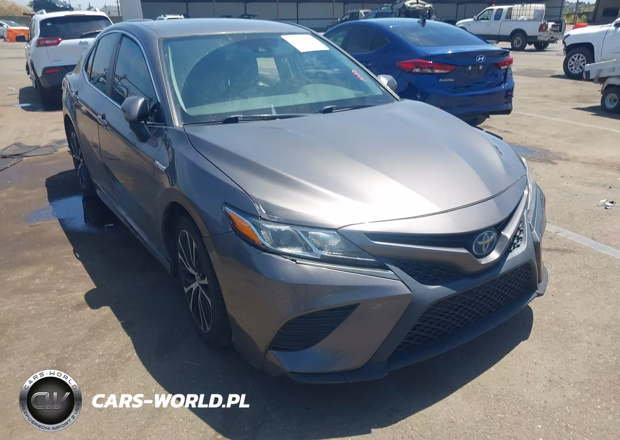 2019 Toyota Camry Hybrid Se
