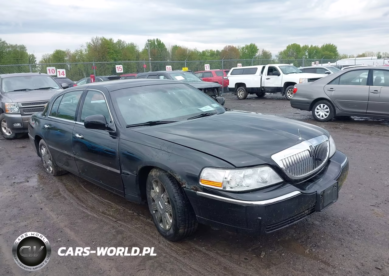 2005 Lincoln Town Car Signature L