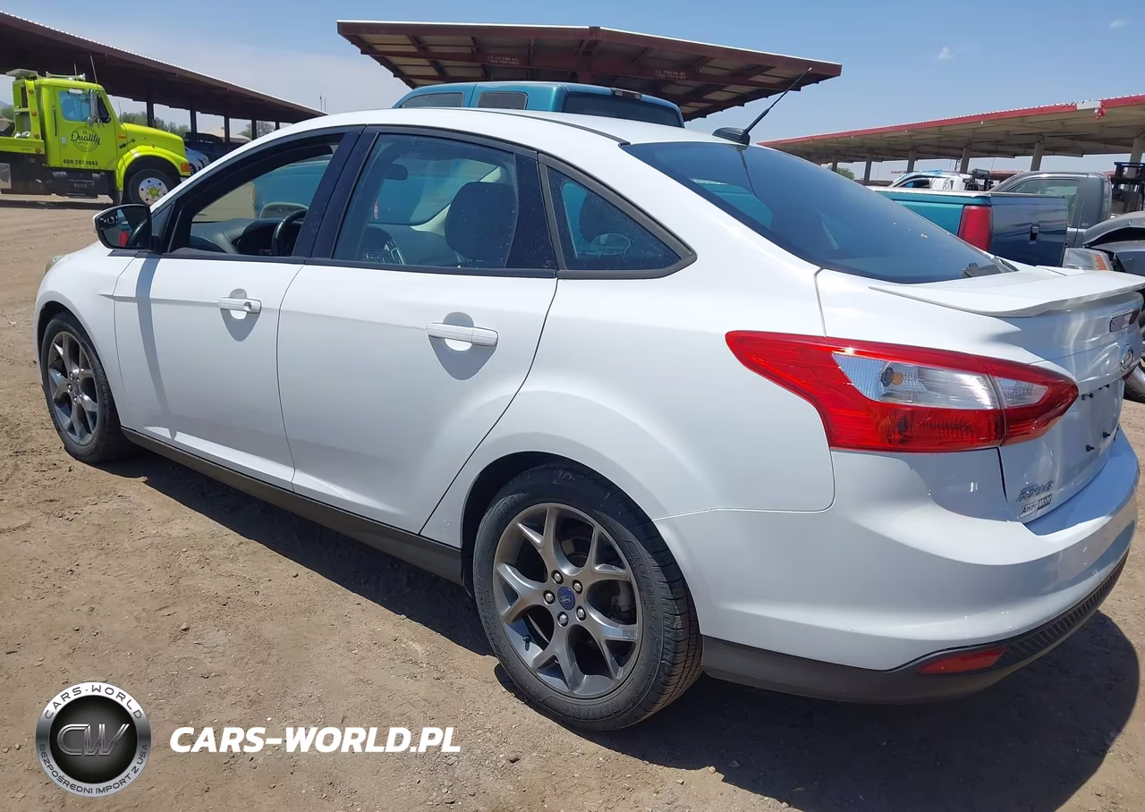2014 Ford Focus Se VIN:1FADP3F24EL174351 - 3