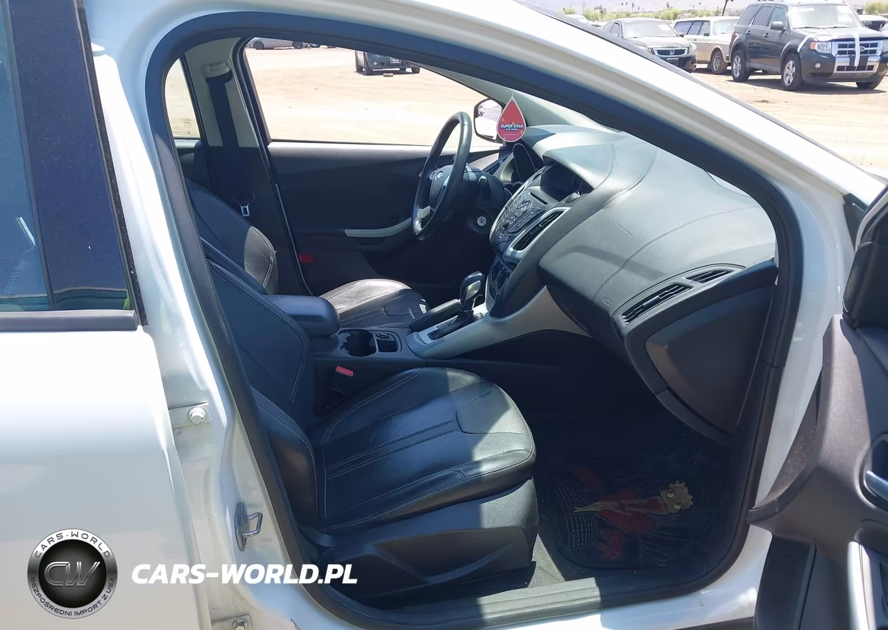 2014 Ford Focus Se VIN:1FADP3F24EL174351 - 5