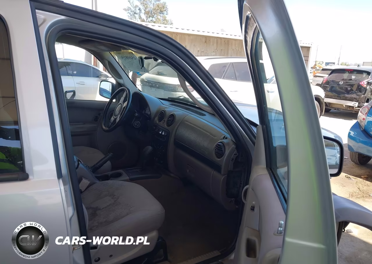 2002 Jeep Liberty Sport VIN:1J4GK48K72W307116 - 5