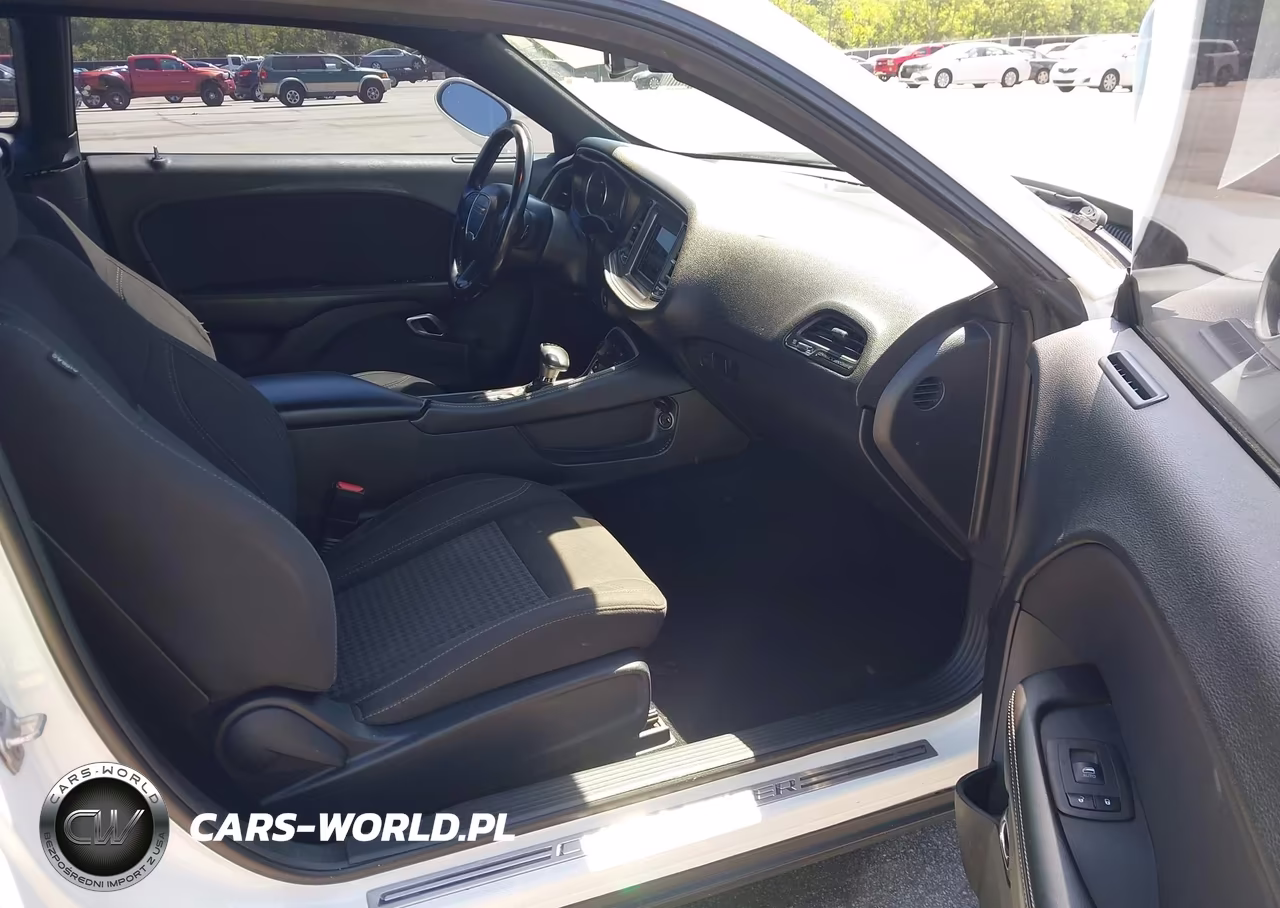 2019 Dodge Challenger Sxt VIN:2C3CDZAG1KH751726 - 5