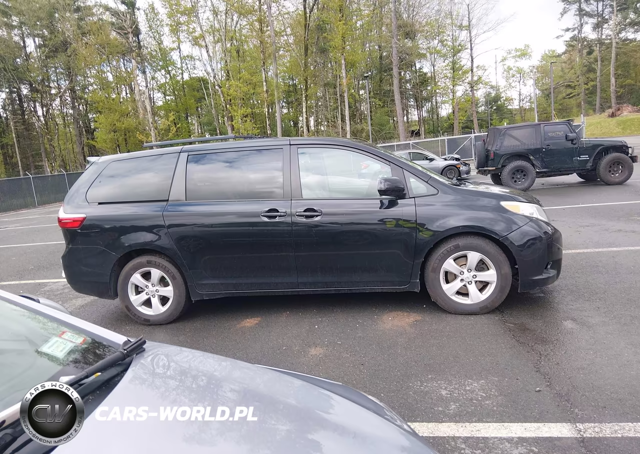 2015 Toyota Sienna Le 8 Passenger VIN:5TDKK3DC2FS661267 - 13