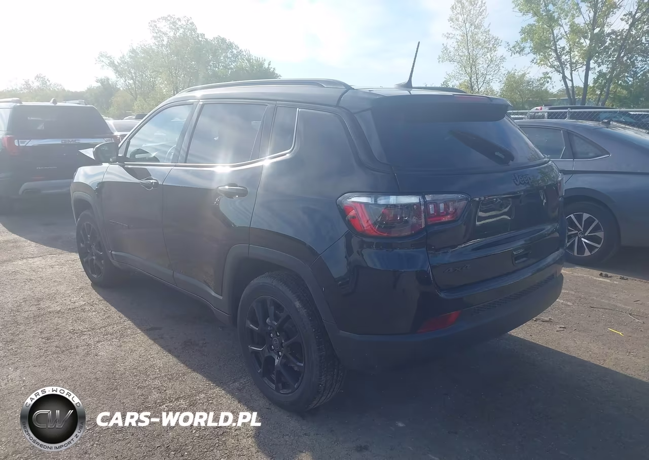 2025 Jeep Compass Latitude 4X4 VIN:3C4NJDBN1ST567875 - 3
